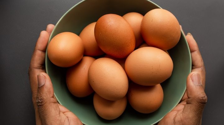Este es el error que todos cometemos al guardar los huevos; puede ocasionarnos salmonellosis