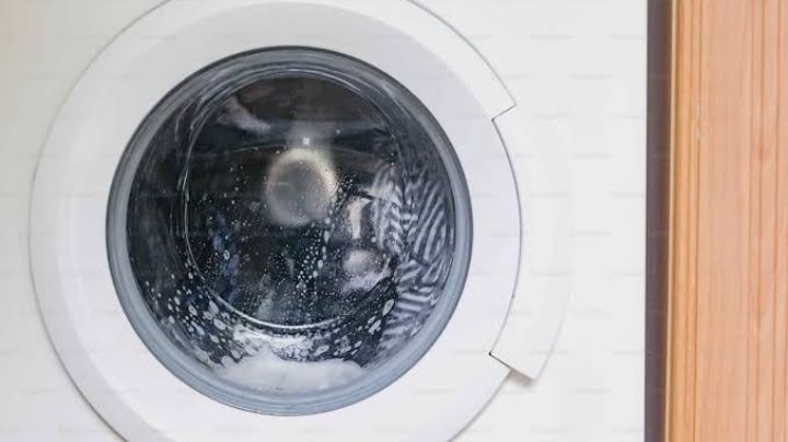 Limpia la lavadora dos veces al año; te contamos el paso a paso para dejarla libre de bacterias