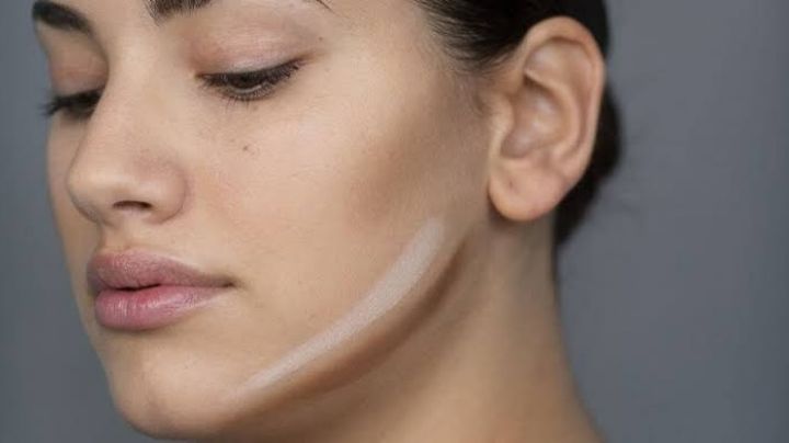 Consejos de maquillaje para ocultar la papada; sigue este tutorial para jugar con tu 'makeup'