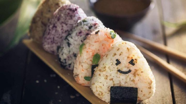 Receta para preparar onigiris: Haz tú misma bolas de arroz japonesas con rellenos deliciosos