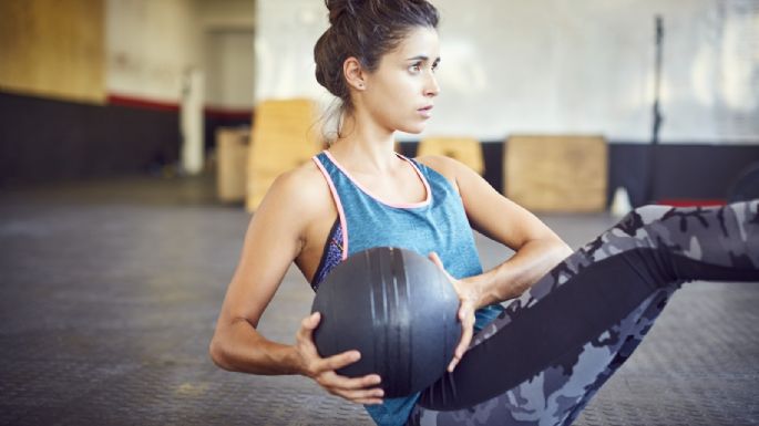 'Slam ball': Dale un giro novedoso a tu entrenamiento en el gimnasio; así es como puedes usarla