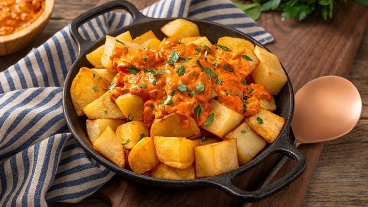 Patatas bravas: La receta número 1 para probar en tu aperitivo; son picantes, suaves y deliciosas