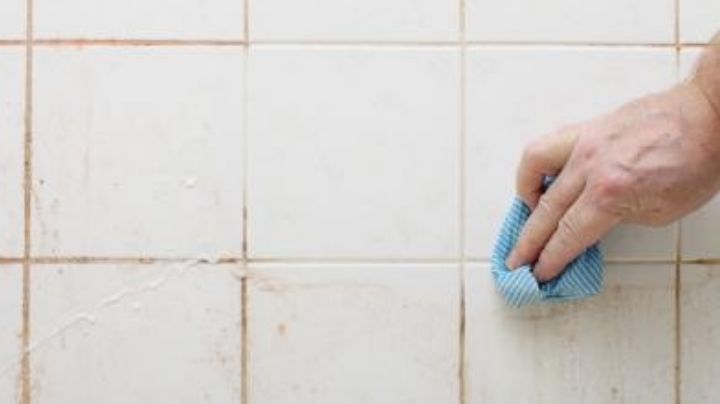 Limpieza de las juntas del baño con ingredientes naturales; elimina la suciedad incrustada y obscura