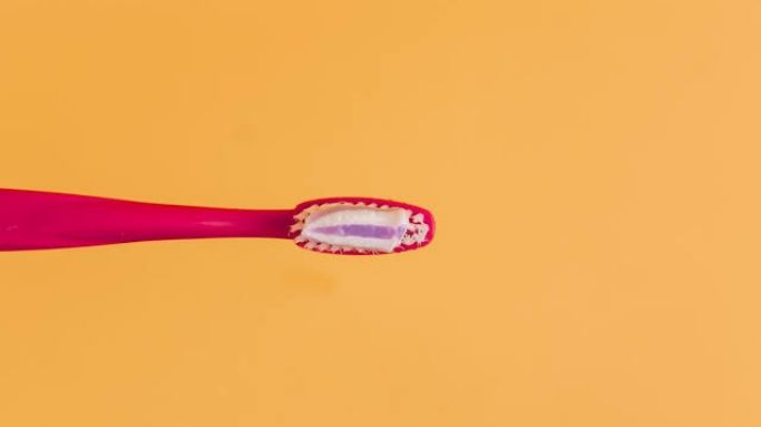 6 cosas que no sabías que puedes limpiar o reparar con un poco de pasta dental; te sorprenderás