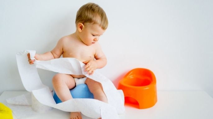 Errores que cometes al enseñarle a tu hijo a usar el baño y que entorpecen el proceso