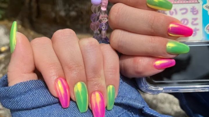 Uñas cromadas y neón: Prueba esta manicura futurista y muy llamativa