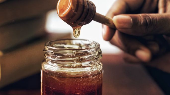 3 formas de utilizar productos de miel para restaurar tu belleza