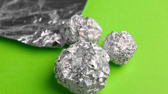 Papel de aluminio en el inodoro: Así puedes descalcificarlo sin productos químicos