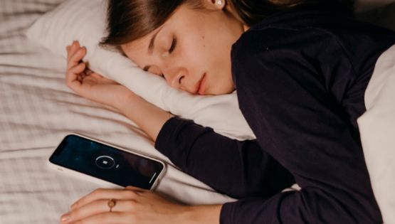 He aquí por qué deberías apagar tu teléfono por la noche; se relaciona con tu salud